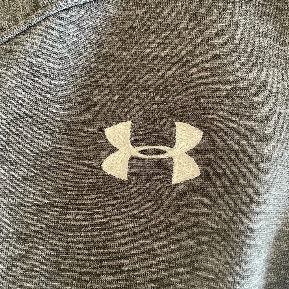Under Armour Cold Gear Medium Black & Gray 1/4 Zip Pullover Reflective Sleeves